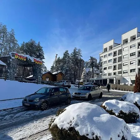 25 Apartment *